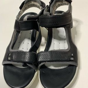 Clarks artisan unstructed sandals